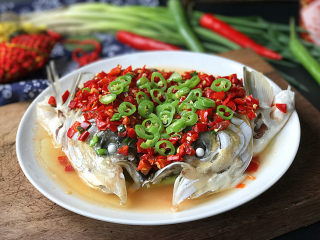 13、剁椒鱼头,开始享受美味