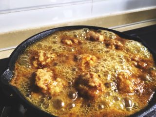 14、简单无油的 焗咖喱肉丸,煮至冒泡