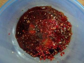 11、香辣木瓜丝,将所有调料拌匀