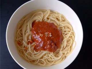 7、水波蛋意面,拌入意大利面肉酱；