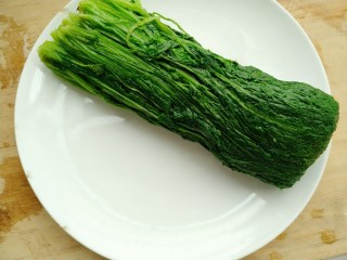 4、雪菜香菇团子,准备雪里蕻，菜市场买的焯水过的雪里蕻