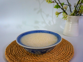 2、香肠土豆焖饭,米提前稍微泡一下