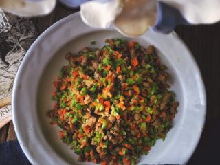 9、营养低脂 美貌便当 西兰花饭团????,盛出备用