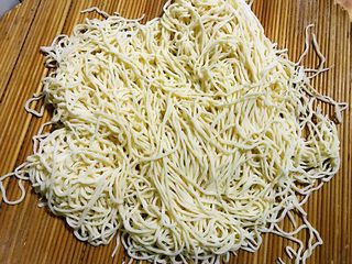 1、虾仁时蔬面,新鲜的手擀面看着就特劲道