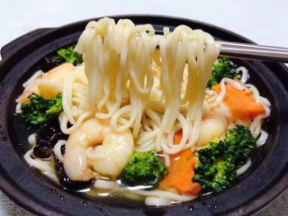 13、虾仁时蔬面,面条入口劲道还有鲜美无比的口感