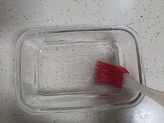 3、草莓奶冻,碗底刷油，防止粘连