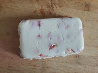 10、草莓奶冻,冷藏后取出来脱模即可