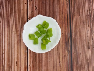 6、鸡蛋炒饭,切点葱花