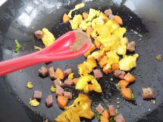 14、鸡蛋炒饭,小半勺胡椒粉