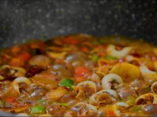 8、来一份下饭又下酒的酱爆香螺，勾住吃货们的胃,大火收汁。