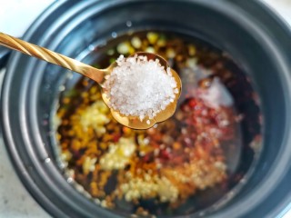 6、酸汤水饺,半勺盐。