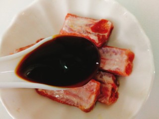 6、荷香糯米排骨,                 加入蚝油