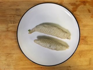 2、超满足便当（21）,鱼圆解冻洗一下