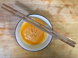 10、超满足便当（21）,鸡蛋打散 加盐打匀