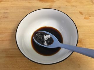 16、超满足便当（21）,一丢丢白糖 和一点鸡精 搅拌均匀