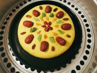 14、南瓜蒸糕,发酵好了 放入蒸锅  水开后蒸25分钟 焖2分钟