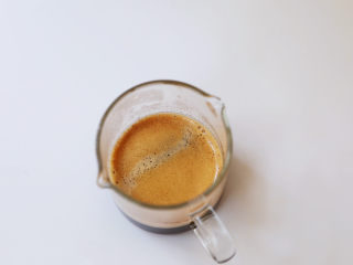 3、荔枝气泡冰咖啡,放凉备用