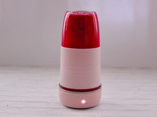 12、火龙果小番茄蜂蜜果汁,启动电源榨汁即可。