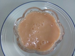 3、柚子香蕉奶昔,一杯口感清新柚子香蕉奶昔就做好了。