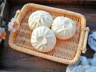 8、韭菜鸡蛋馅儿包子,蒸好的包子又大又松软。