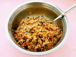 7、彩虹馄饨（宝宝超爱吃）,拌匀备用。