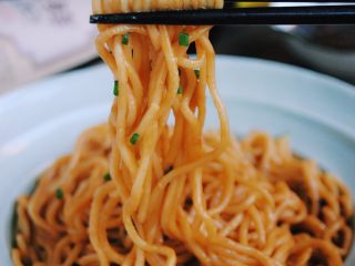 12、花生酱葱油拌面,拌入面内