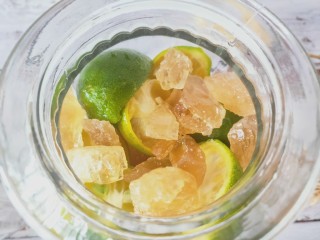 5、冰糖青桔,最后再放一层冰糖