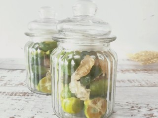 7、冰糖青桔,盖上盖子放进冰箱冷藏三四天，待冰糖融化后即可