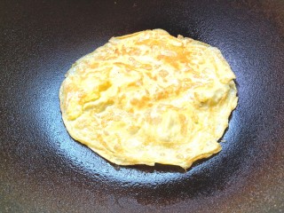 9、辣白菜肉松寿司卷,煎蛋饼