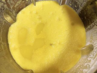 8、香甜南瓜玉米汁,一锅香浓的南瓜玉米汁就做好了。