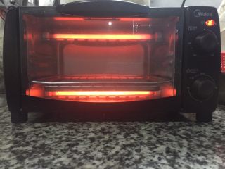 18、鸡翅包饭,烤箱预热十分钟，温度200°