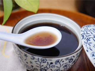 9、妇科圣方《四物汤》,将药汁分成两份，早、晚各服一次，饮用前可加至温热，适当放些蜂蜜调味。