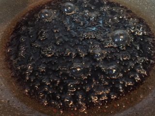 9、葱油拌面,开小火煮沸备用