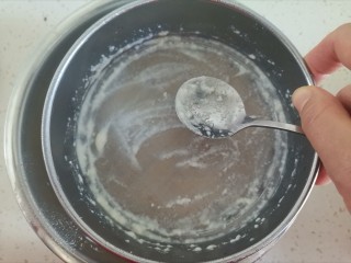 6、豆腐布丁,用勺子碾压过筛一遍更细腻