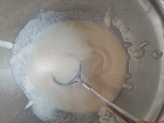 8、豆腐布丁,过筛后的豆腐很细腻,像糊糊