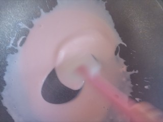 13、豆腐布丁,锅烧热,开小火不停地搅拌翻炒至起泡泡,变有点稠,关火