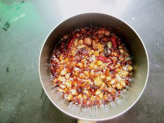 9、香菇卤肉饭,转小火炖煮5分钟