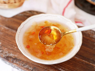 15、桃胶皂角米雪燕羹,图六