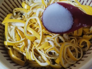 5、蜂蜜柚子茶,加一勺盐