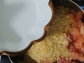 11、蜂蜜柚子茶,加入200毫升水