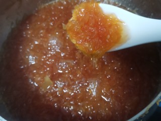 13、蜂蜜柚子茶,电磁炉900瓦熬30分汤汁开始变得浓稠了