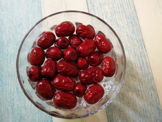 2、红枣奶昔,红枣提前水泡泡清洗干净