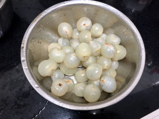 5、荔枝罐头➕ 玉雪肌肤罩绛纱,荔枝肉清洗下备用