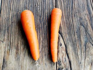 1、橙色水果汁,准备食材