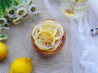 9、冬至美食 柠檬蜂蜜水,直到柠檬放完，最后再铺一层蜂蜜。