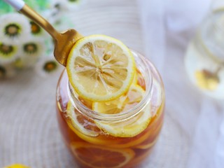 11、冬至美食 柠檬蜂蜜水,酸酸甜甜。