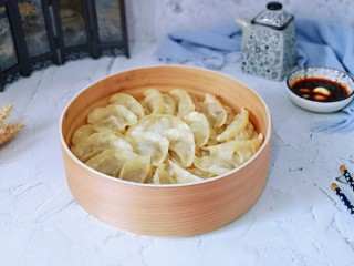 16、葱香鲜肉蒸饺,皮特别好吃，全家从此爱上了蒸饺。