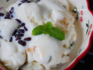 1、一口就爱上啦！香草冰淇淋????在家轻松制作！,对于我，一个吃货来说，没有冰淇淋的夏天是不完整的夏天，所以冰淇淋????在夏天是少不了的美食之一！