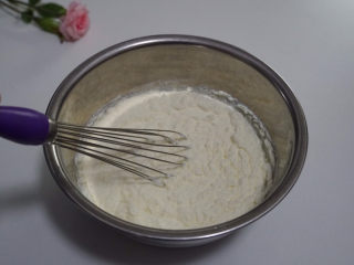 5、一口就爱上啦！香草冰淇淋????在家轻松制作！,用手动打蛋器搅拌均匀