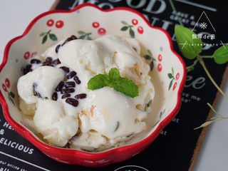 8、一口就爱上啦！香草冰淇淋????在家轻松制作！,可以加入喜爱的水果、蜜豆、坚果????等，口感更佳！